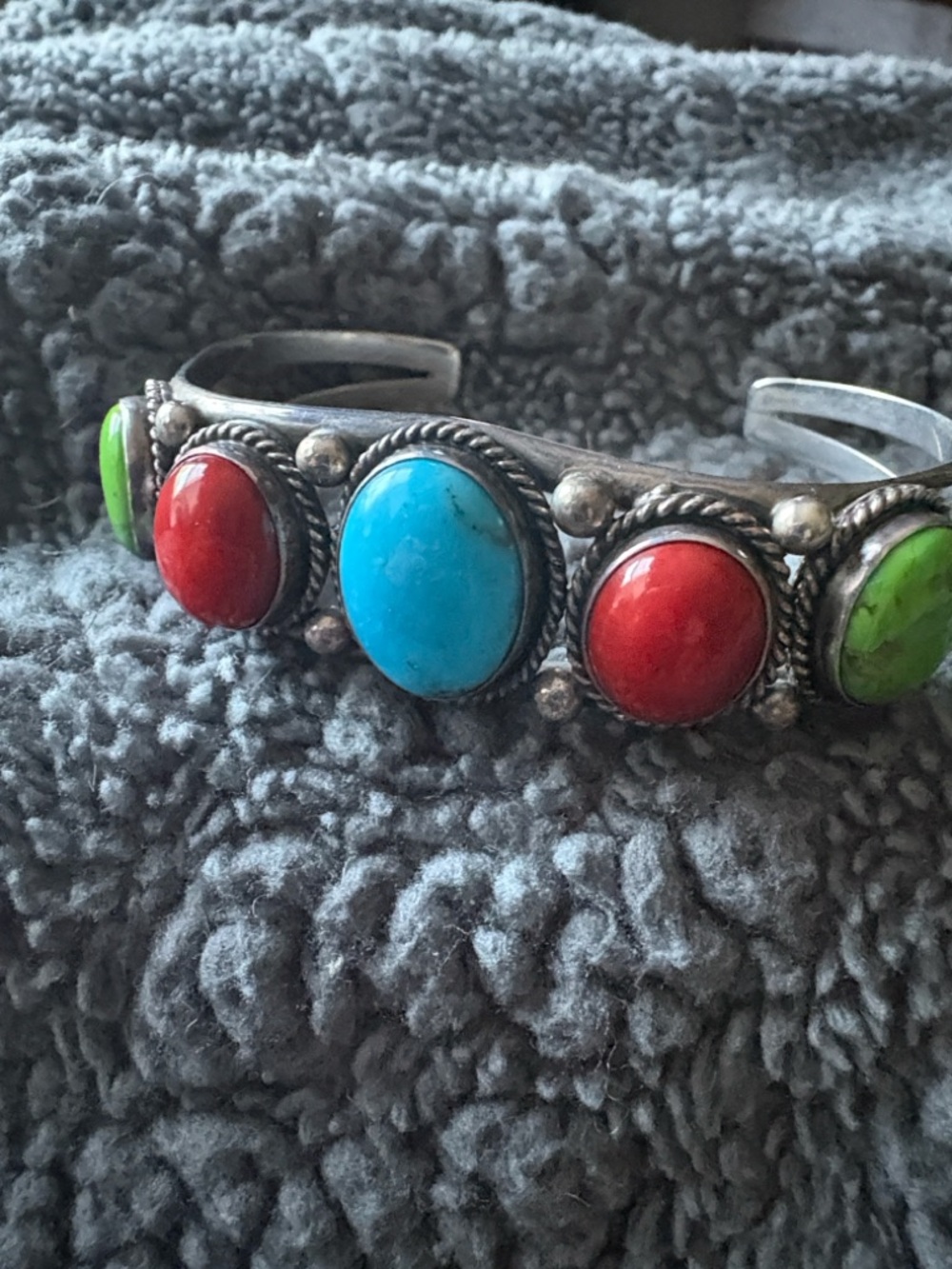 Vtg Sleeping Beauty Turquoise & Coral Multi-Stone Sterling Native Cuff Bracelet - Picture 14 of 16